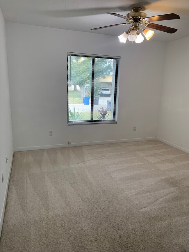 Building Photo - 6321 Jamaica Cir E