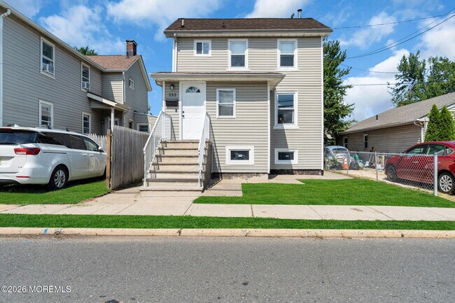 Building Photo - 253 1st St