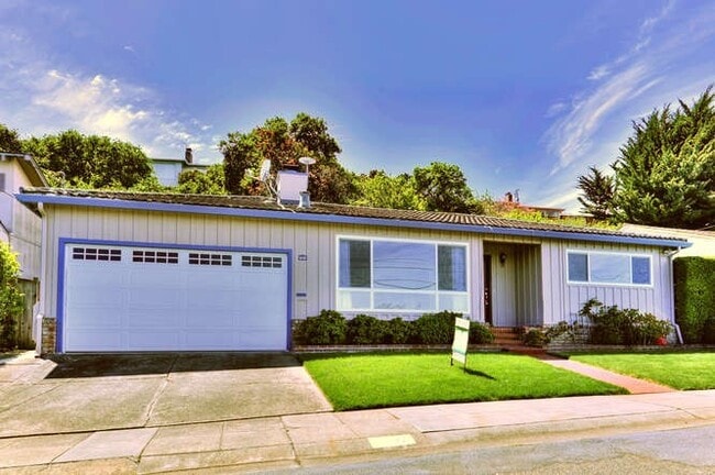 Building Photo - 3 bed 2 bath home for rent in San Mateo