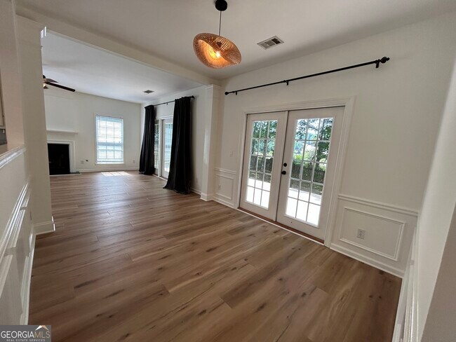 Building Photo - 665 Arncliffe Ct
