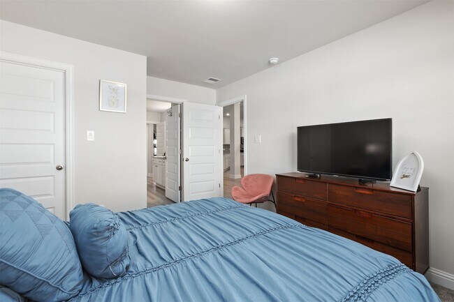 Building Photo - 2605 Golden Palms Ln