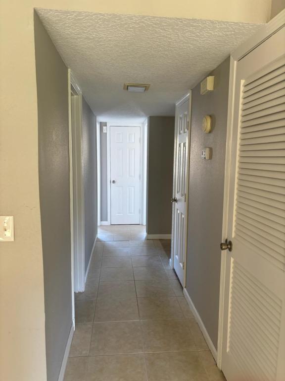Building Photo - 3913 Mission Dr