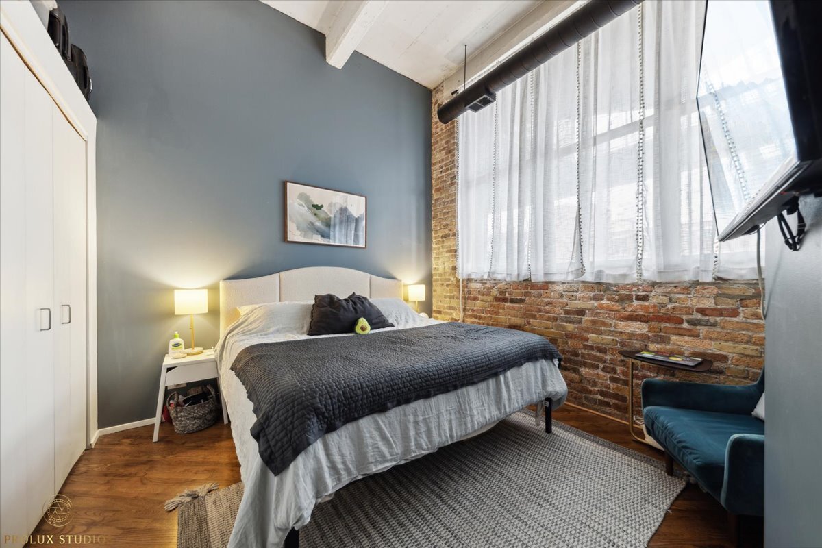 Building Photo - 1720 N Marshfield Ave