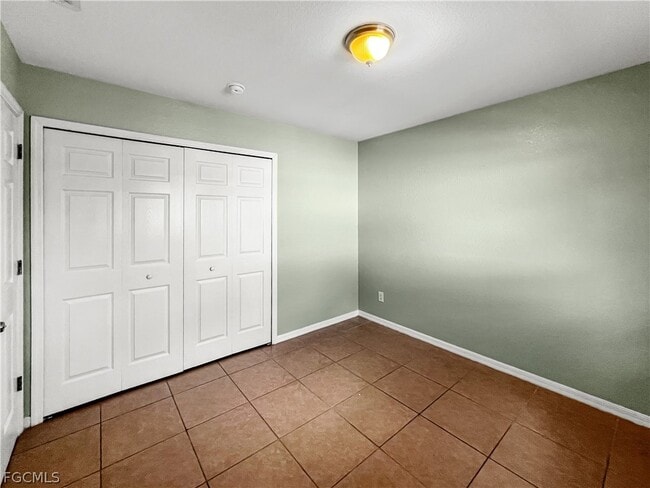 Building Photo - 1909 SW Santa Barbara Pl