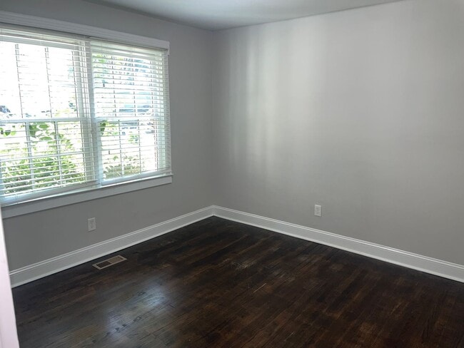 Building Photo - Beautifully Renovated Apartment in Wilmore!