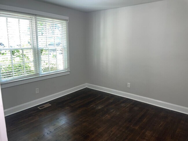 Building Photo - RENT SPECIAL - 1/2 OFF FIRST FULL MONTH'S ...