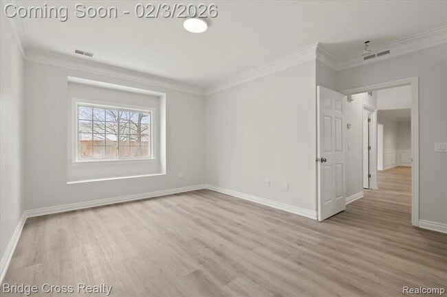 Building Photo - 5685 Twin Oaks Dr