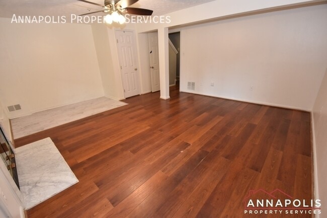 Building Photo - 806 Lilac Ct