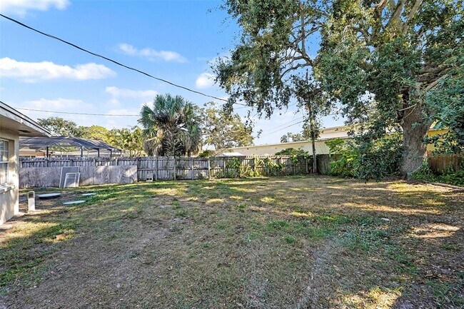 Building Photo - 2169 Dell Ave