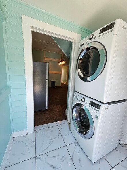 Washer and Dryer included! - 607 Gaskill St SE