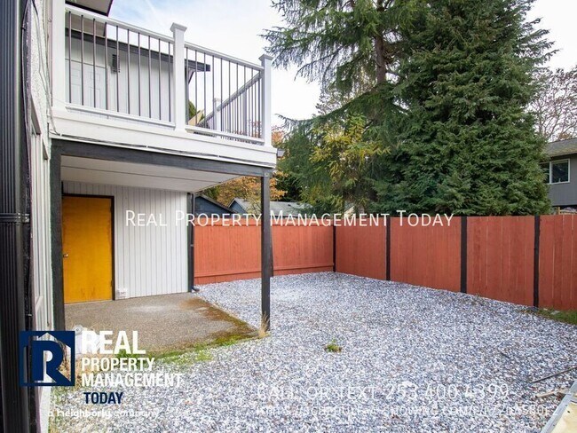 Building Photo - 1111 SW 148th St