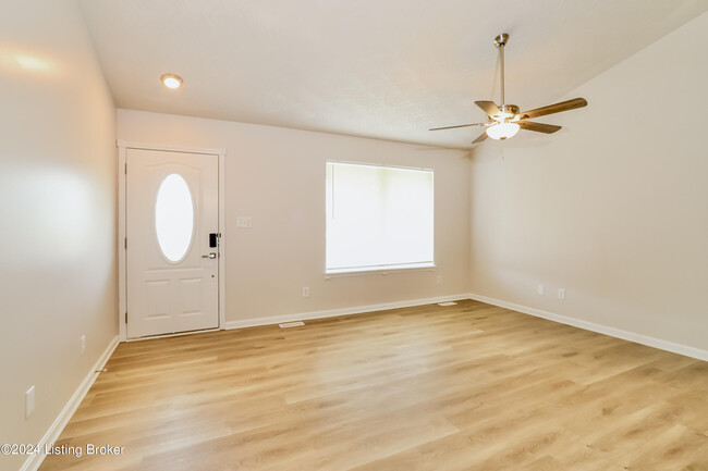 Building Photo - 106 Drake Dr