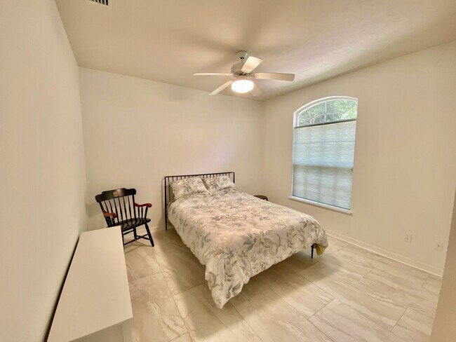 Building Photo - Renovated Haile Plantation Home – Move-In ...