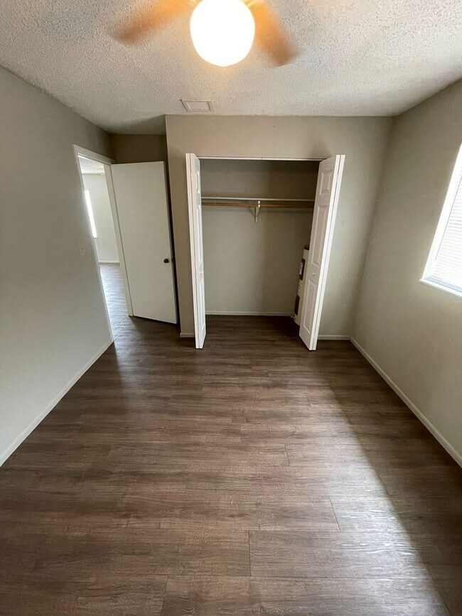 Building Photo - Nekoma Ave