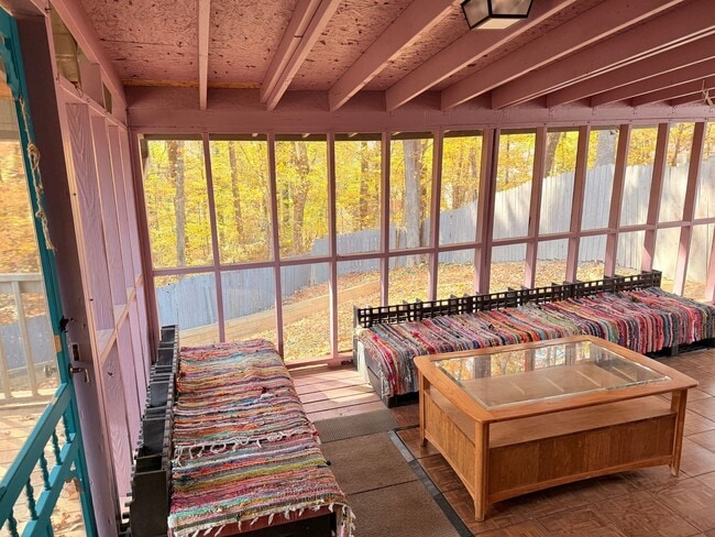 Building Photo - 1360 Avalon Dr