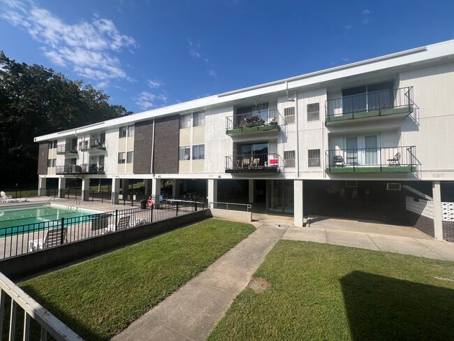 Building Photo - Emeralds Apartments