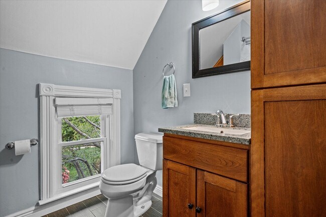 Upstairs full bath - 829 W Lincoln Ave