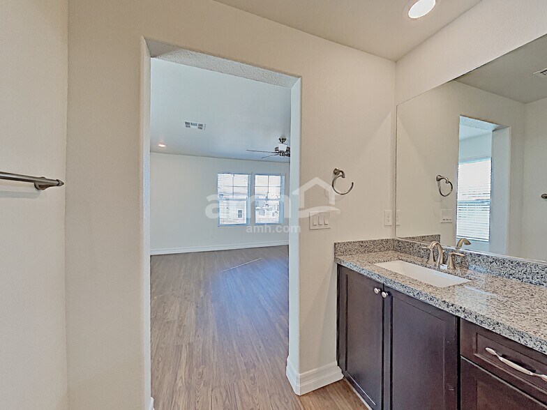 Building Photo - 4702 Tree Swing St