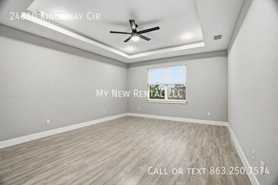 Building Photo - 24510 SW Kingsway Cir