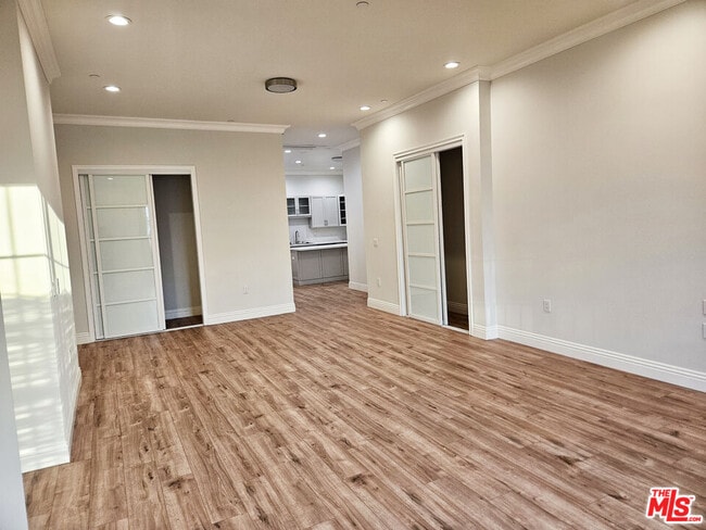 Building Photo - 944 S Serrano Ave