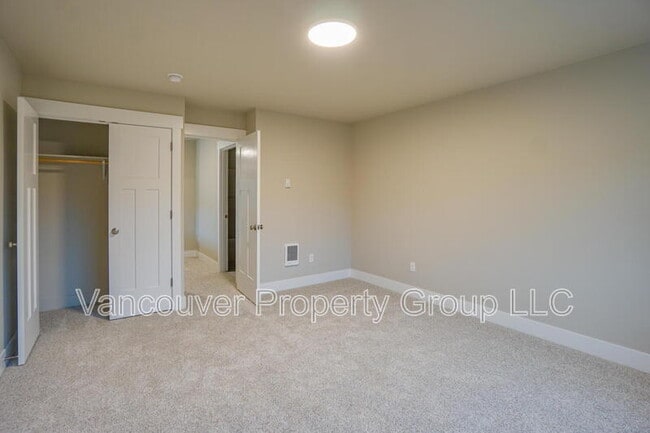 Building Photo - 2215 E Badger Wy