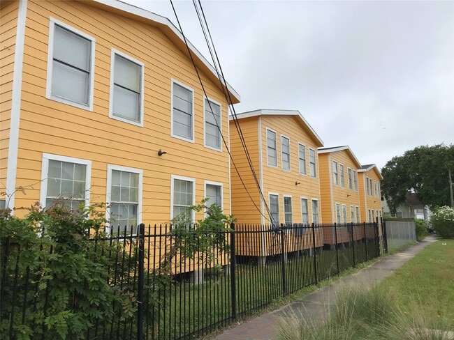 Building Photo - 2711 Avenue K