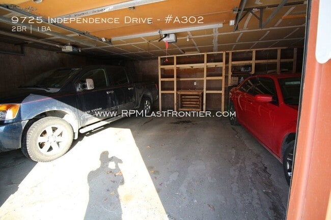 Building Photo - Top floor condo in South Anchorage!