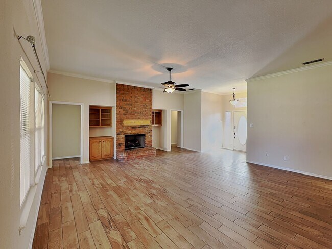 Building Photo - Your Dream Home Awaits in Parkwest—No Carpet, All Charm!