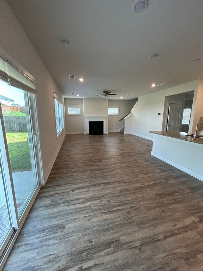 Building Photo - 114 Pewter Cir