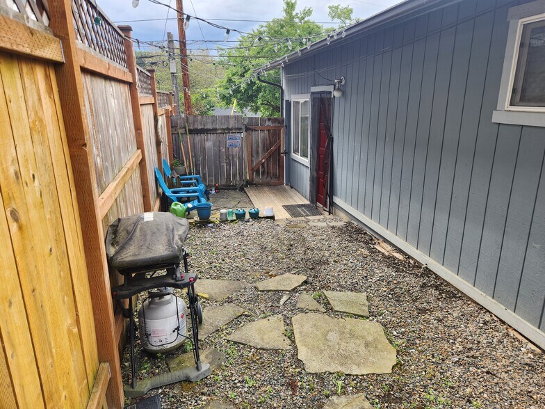 Building Photo - 4845 Delridge Way SW