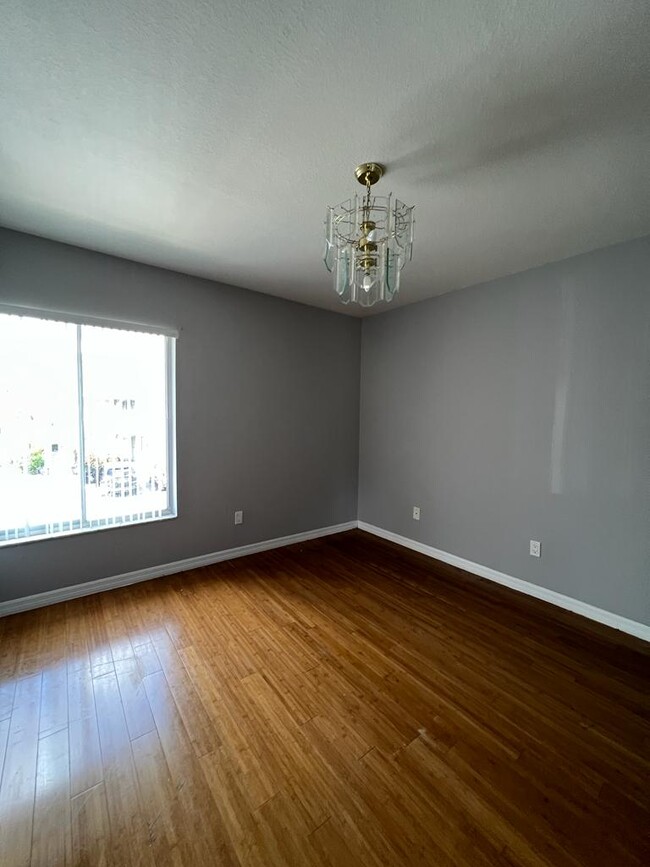 Building Photo - 5640 Blue Shadows Ct