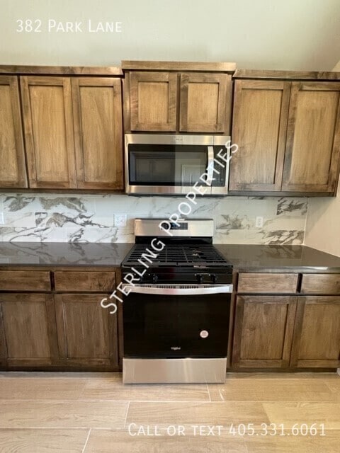 Building Photo - 382 Park Ln