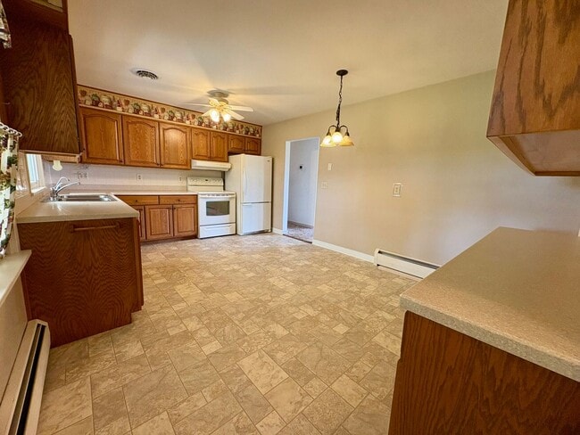 Building Photo - 3 Bedroom 2 Bathroom in Annville w/Huge Ga...