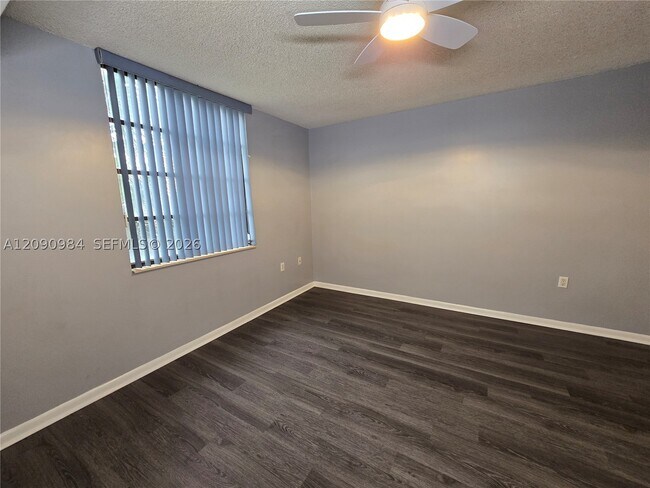Building Photo - 1526 Whitehall Dr