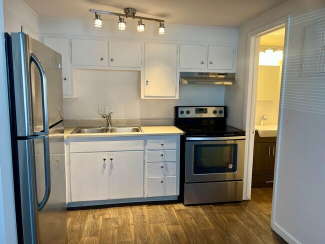 Building Photo - Spacious 2-bedroom 1.5 bath unit available in Westminster