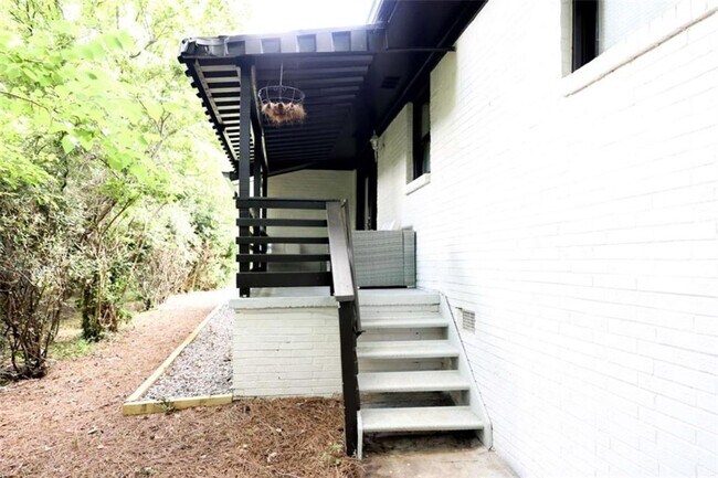 Building Photo - 1275 Calhoun Ave