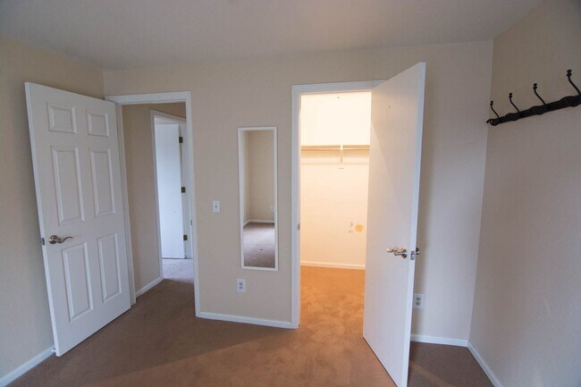 Building Photo - Beautiful 2bd/2ba Townhome in Downtown Louisville!