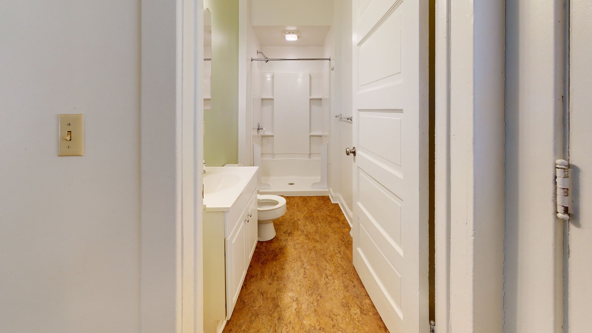 Bath - 2505 Poplar St