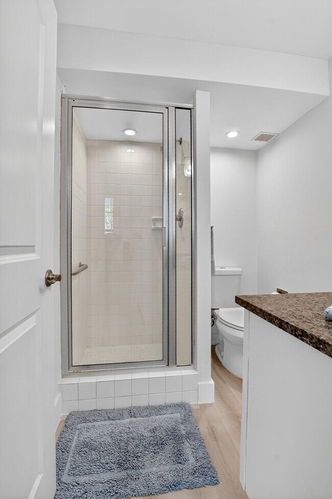 Building Photo - 8 Royal Palm Way