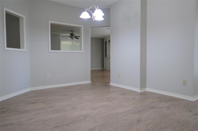 Building Photo - 7507 Sunny Oaks Way