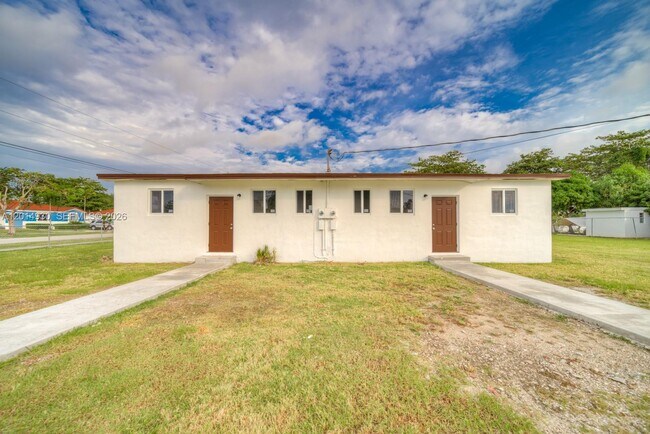 Building Photo - 17725 SW 103rd Ave
