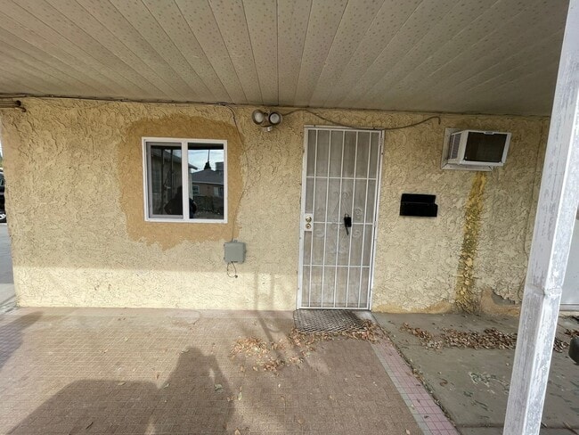 Building Photo - Cozy 1 Bed, 1 Bath Studio - ALL UTILITIES INCLUDED