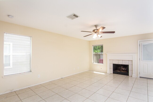 Building Photo - 127 N Villa Oaks Dr