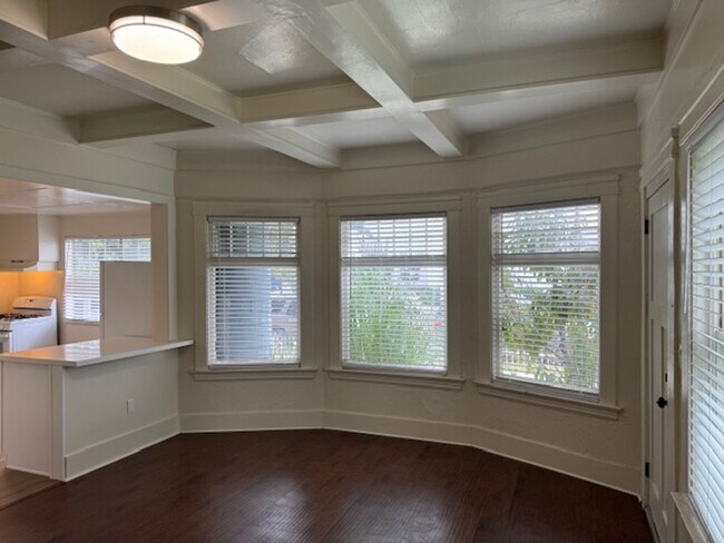 Building Photo - 501 W 8th St