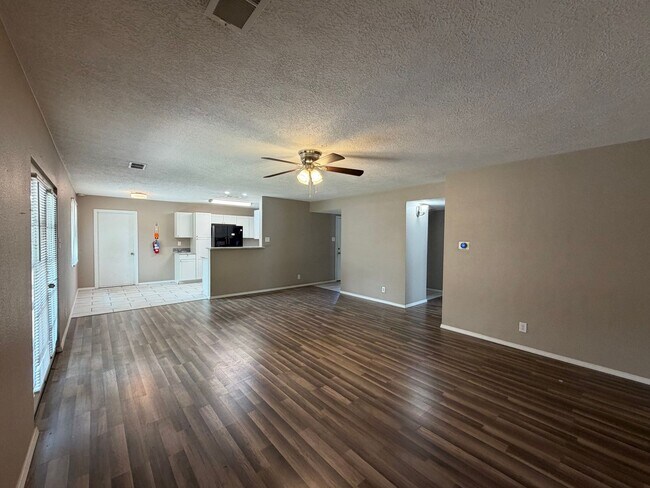 Building Photo - Lovely 4 Bedroom 2 Bathroom Home In NE ABQ!