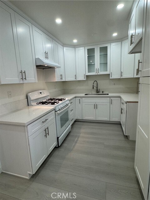 Building Photo - 350 W Wilson Ave