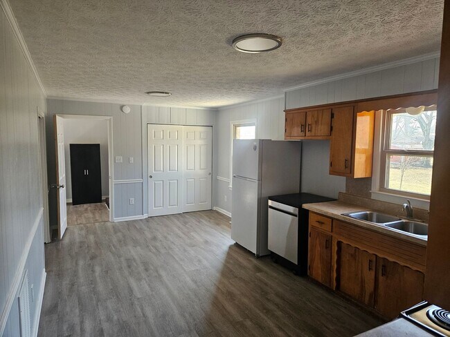 Building Photo - 617 Chitwood Dr