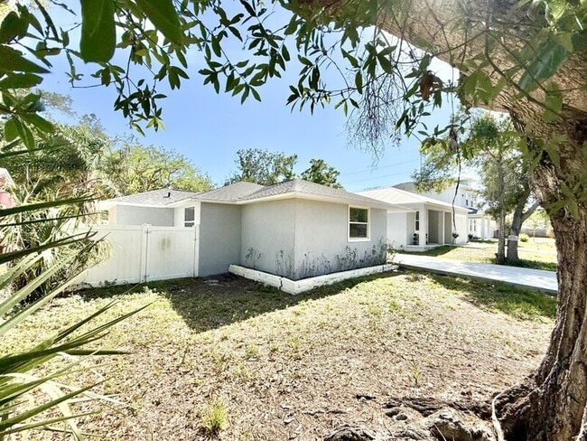 Building Photo - 2712 60th Ave N