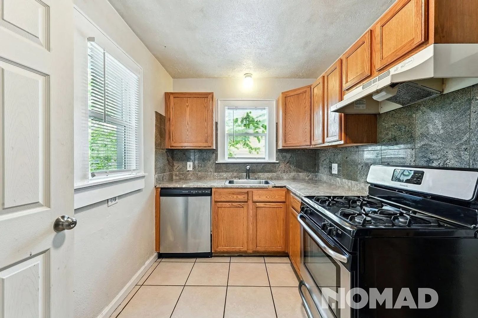 Building Photo - 5163 Beach Ct