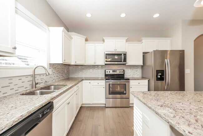 Building Photo - 4112 Stark St